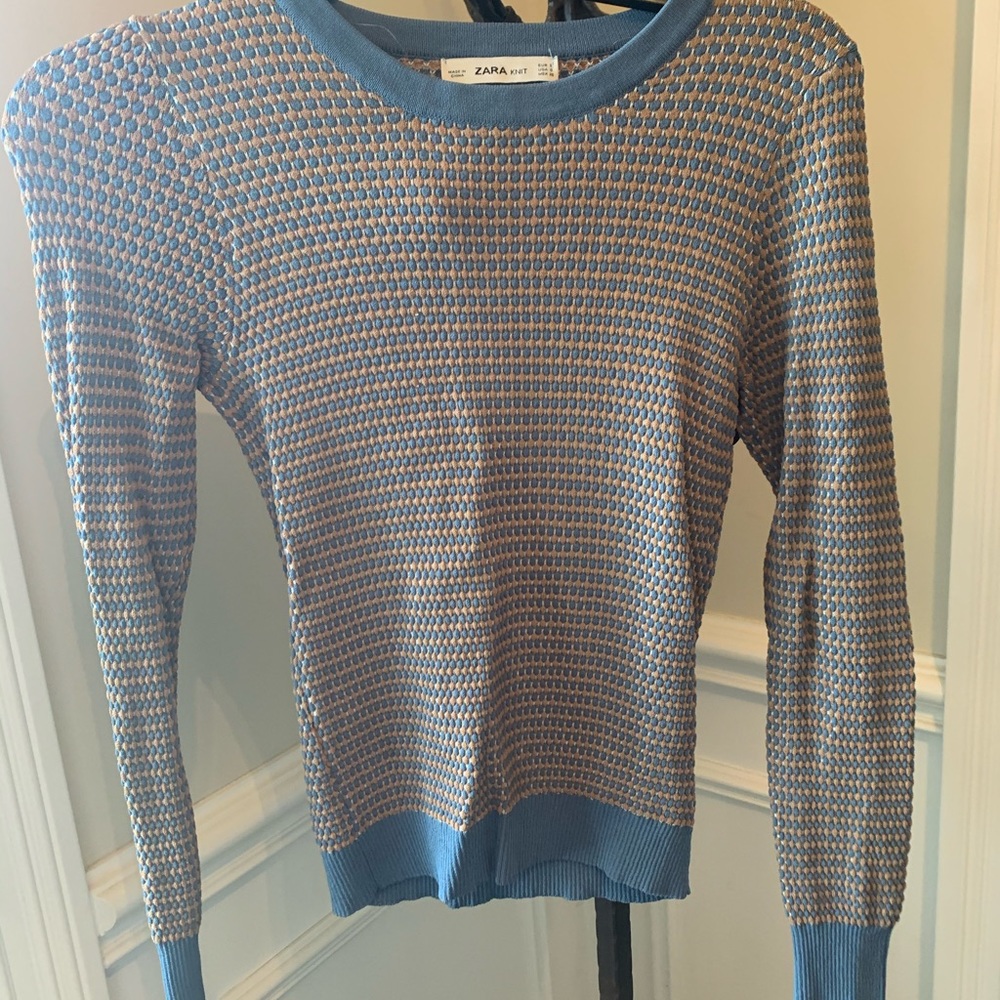 SOLD Zara, patterned, stretchy knit long sleeve!